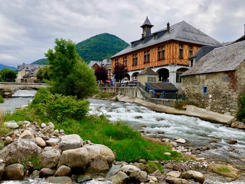 Village d'Arreau dans les Hautes-Pyrénées